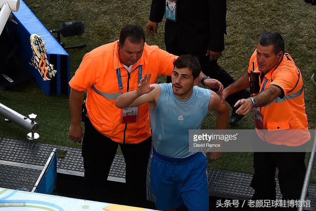 穆勒2014世界杯足球鞋(2014年巴西世界杯，斗战胜（圣）靴，上百头奶牛踏上绿茵场)