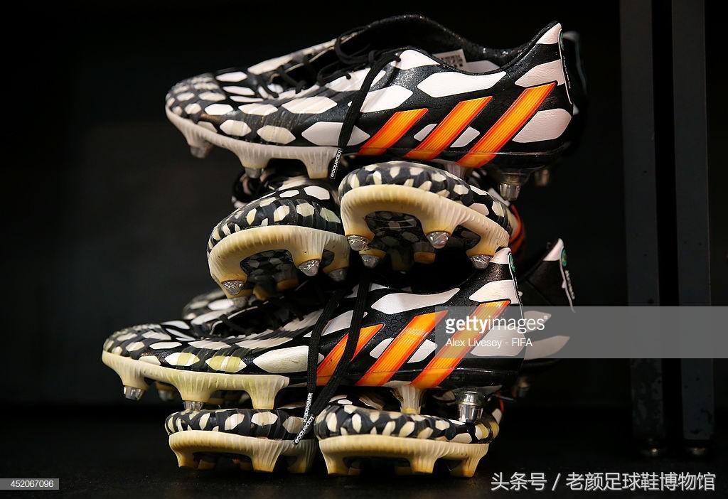 adidas世界杯足球(2014年巴西世界杯，斗战胜（圣）靴，上百头奶牛踏上绿茵场)