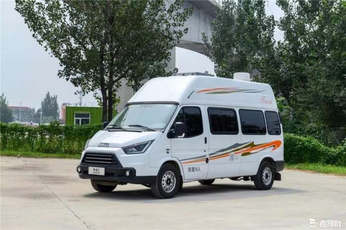 福特经典全顺改装房车 23.8万到手核载6人 开出去比普拉多舒服