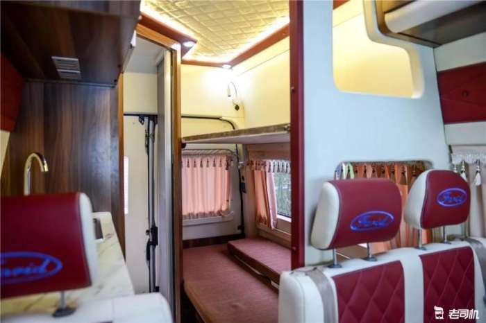 福特经典全顺改装房车 23.8万到手核载6人 开出去比普拉多舒服