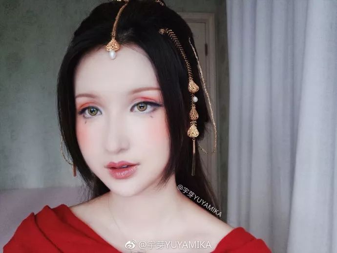 世界杯宝贝彩妆(酷！90后中国美妆主仿妆蒙娜丽莎，被外国人称为复活！)