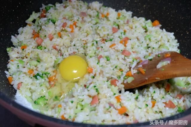 剩米饭只会做蛋炒饭太普通了，试试这么做，好吃又有趣！