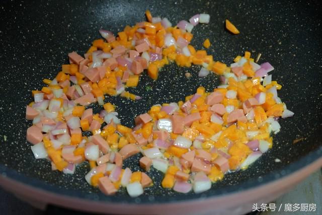 剩米饭只会做蛋炒饭太普通了，试试这么做，好吃又有趣！