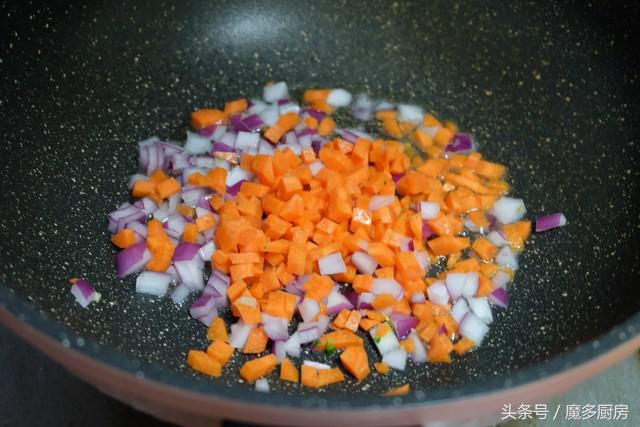 剩米饭只会做蛋炒饭太普通了，试试这么做，好吃又有趣！