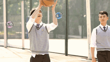 吴亦凡篮球全身写真图（明星球场照片大盘点，吴亦凡、张艺兴、洪雨雷一个比一个帅）