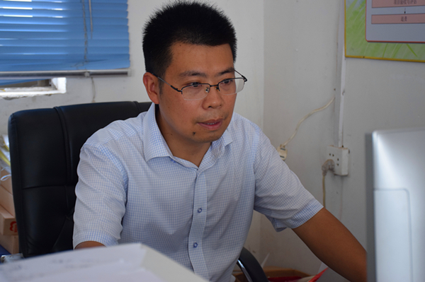 杨健：沉下身子 带着真情为民脱贫