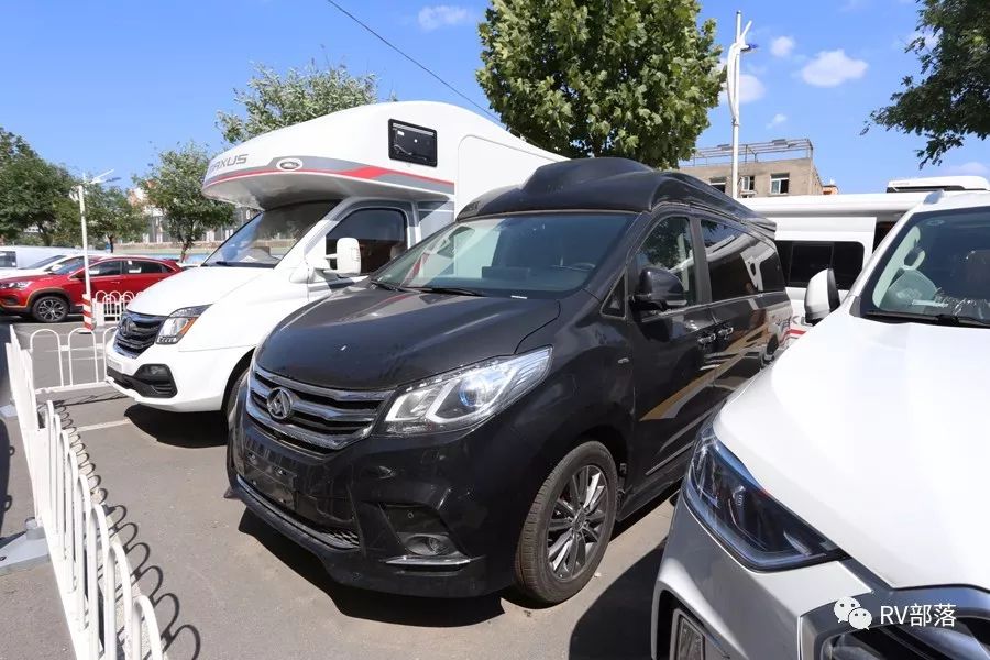 售价30万元 大通g10黑骑士商务车 高端接待还是房车旅行?