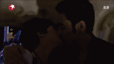 吴秀波是吻戏高手！吻海清一半脸都覆盖，吻姚晨胡子竟被吸进去！