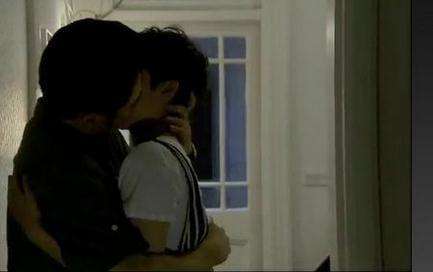 吴秀波是吻戏高手！吻海清一半脸都覆盖，吻姚晨胡子竟被吸进去！