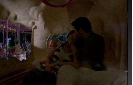 吴秀波是吻戏高手！吻海清一半脸都覆盖，吻姚晨胡子竟被吸进去！