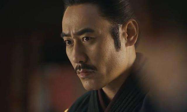 吴秀波是吻戏高手！吻海清一半脸都覆盖，吻姚晨胡子竟被吸进去！