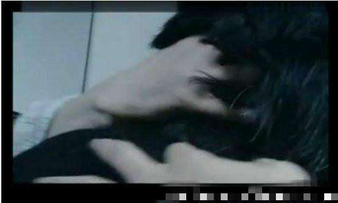 吴秀波是吻戏高手！吻海清一半脸都覆盖，吻姚晨胡子竟被吸进去！