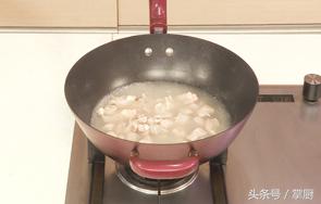 大厨手把手教你做红烧羊肉，好吃的诀窍在这里