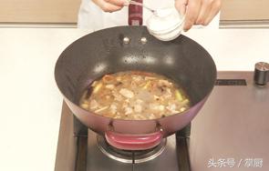 大厨手把手教你做红烧羊肉，好吃的诀窍在这里