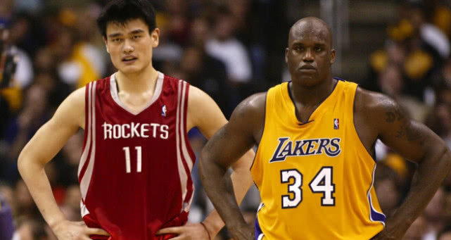 奧尼爾比姚明大幾歲（27歲的姚明、27歲的奧尼爾、27歲的霍華德，差距不是一般的大）