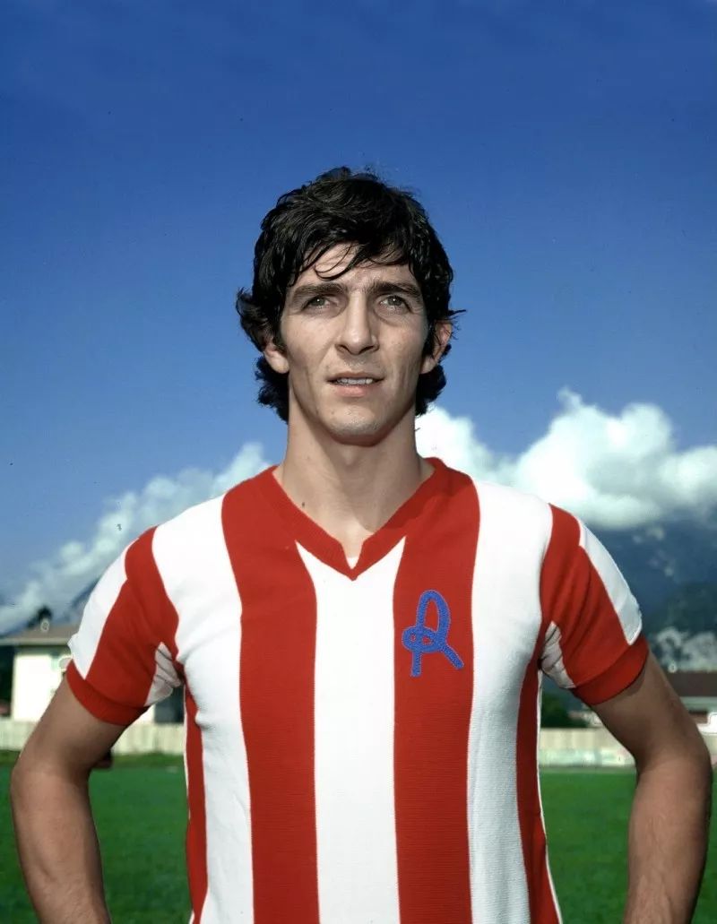 西德拿过几次世界杯冠军（他曾被禁赛两年，复出后立即为意大利队夺得世界杯！）