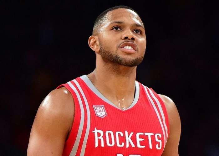 nba为什么叫钢炮（身高等同库里，体重媲美哈登，此人堪称NBA超级小钢炮）