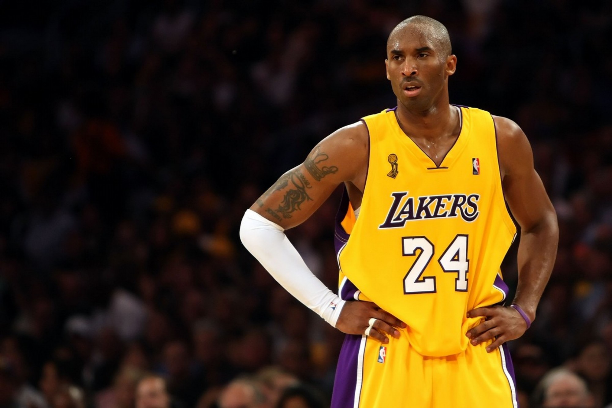 nba球衣为什么都因姓氏（为何叫NBA球星都喊他们的姓，而科比喊的是名？）