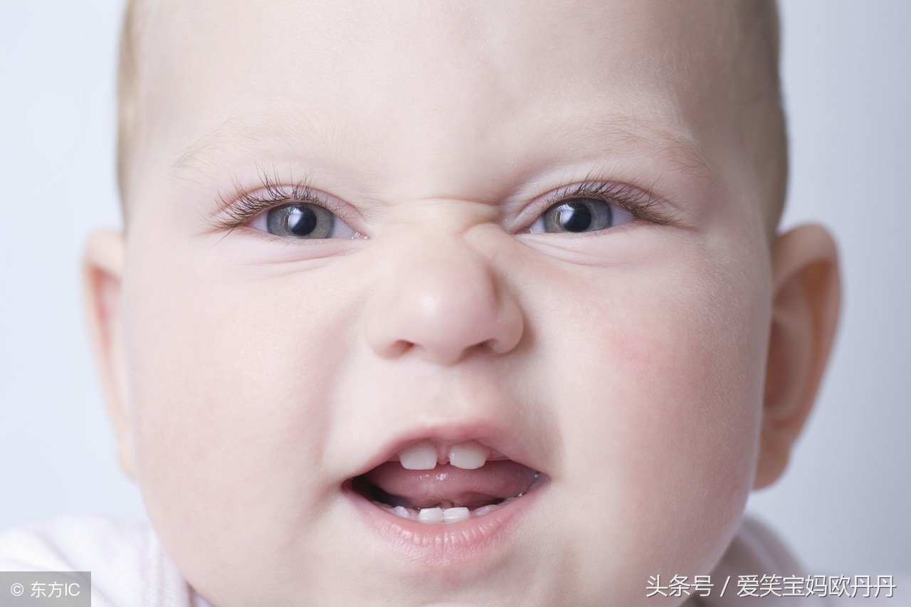 婴儿即将出牙牙龈图片（出现这些症状说明宝宝要长牙了）-幼儿百科-魔术铺