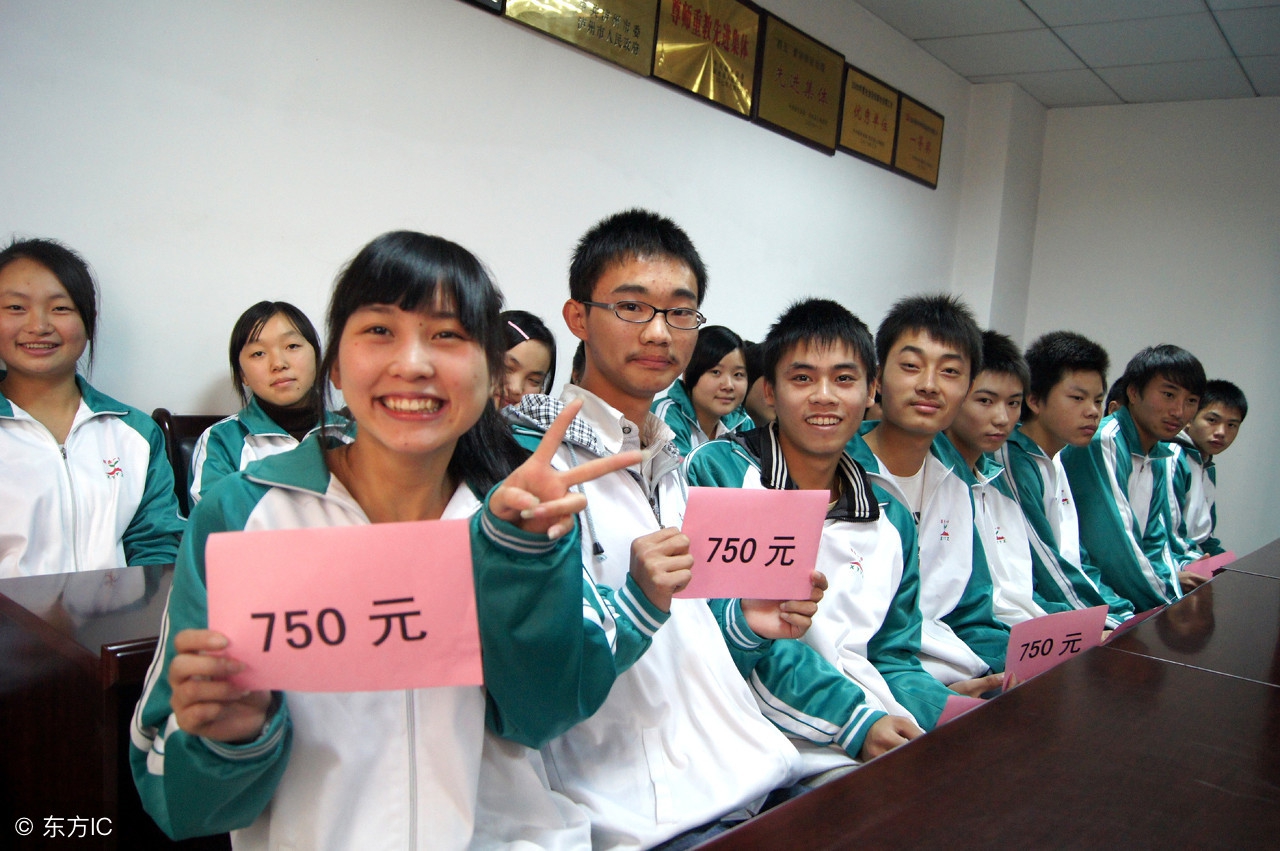 大学开学，准备好这些材料，保存好这张表，申请助学金省力不少