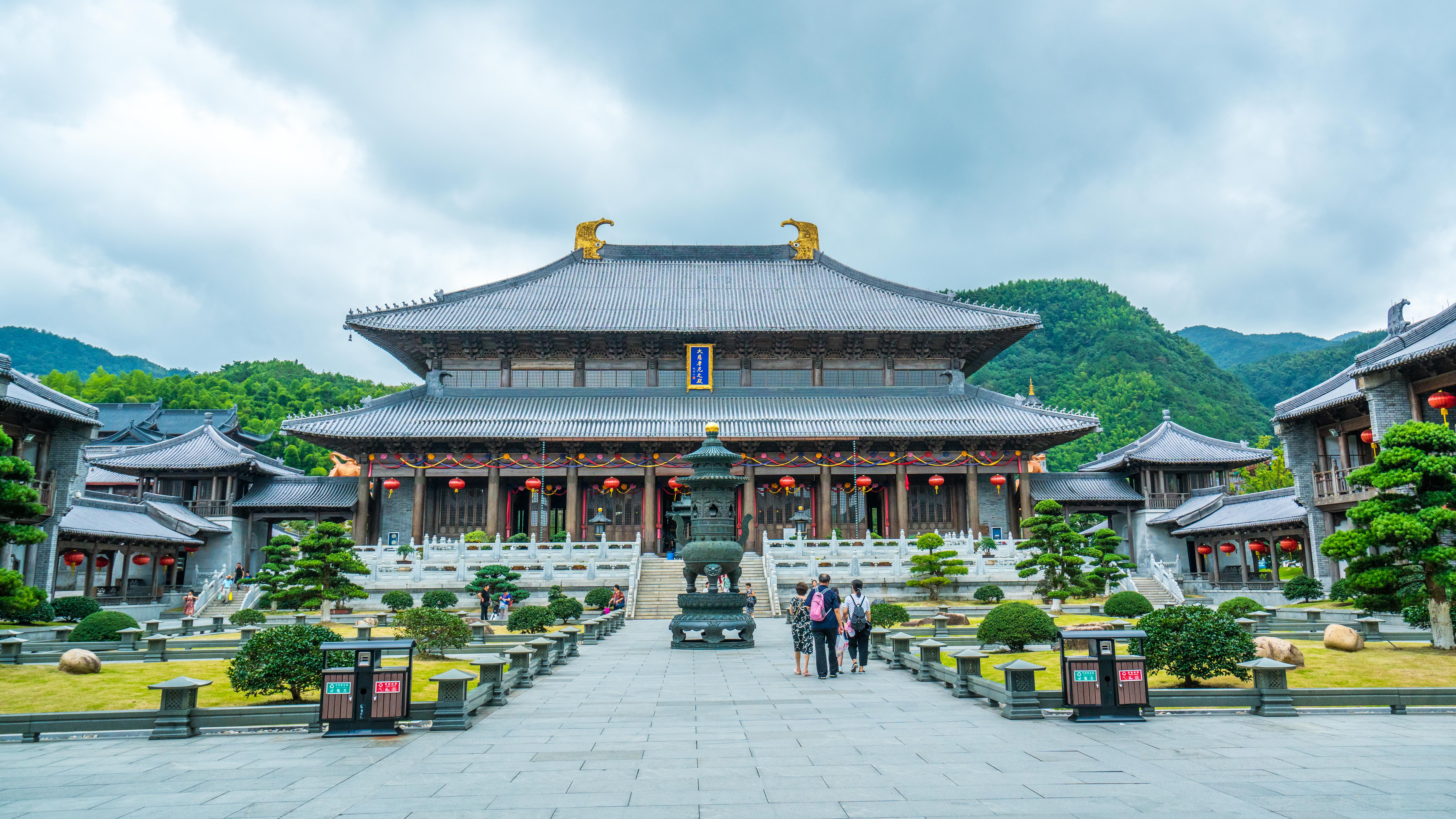 中国五大佛教名山之一，弥勒佛的道场，雪窦山