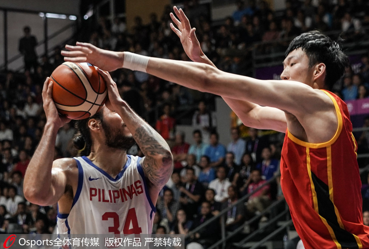 男篮对菲律宾(中国男篮2分险胜菲律宾，场边的姚明终于能松口气了)