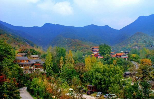 著名文人得名的地名（16个以历史名人命名的地方城市）