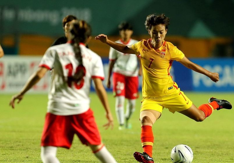 朝鲜女足vs中国女足直播(王霜推射，九球天后头球破门，中国女足2-0朝鲜，小组第一晋级！)