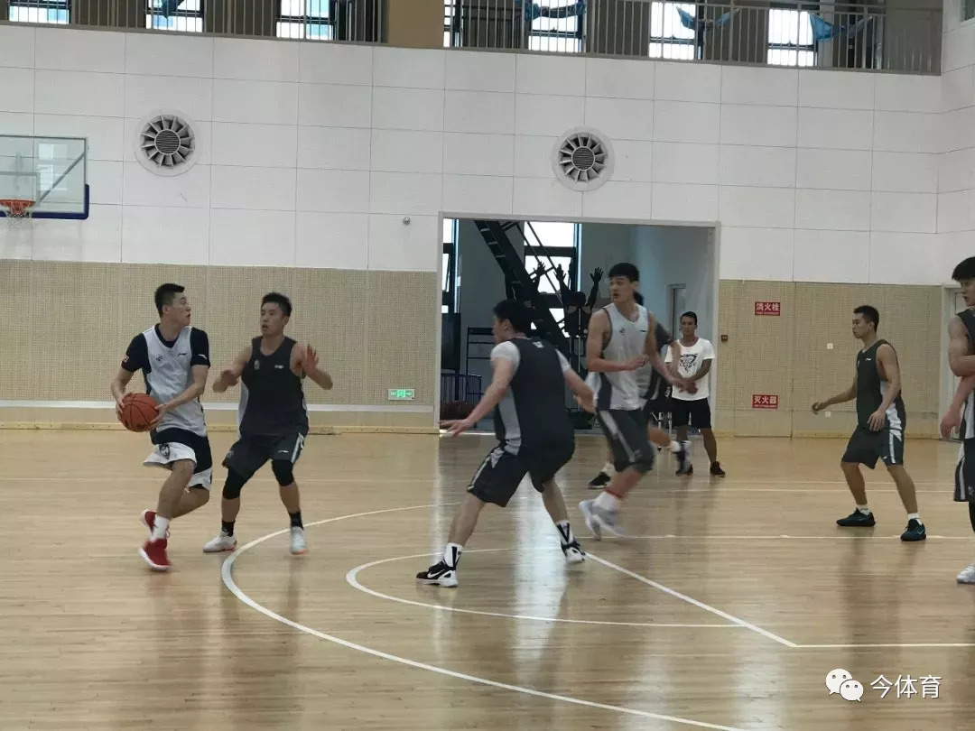 cba刘帅去哪个队（荣钢男篮“探花”到队，刘帅与全队完成合练）-华海博客