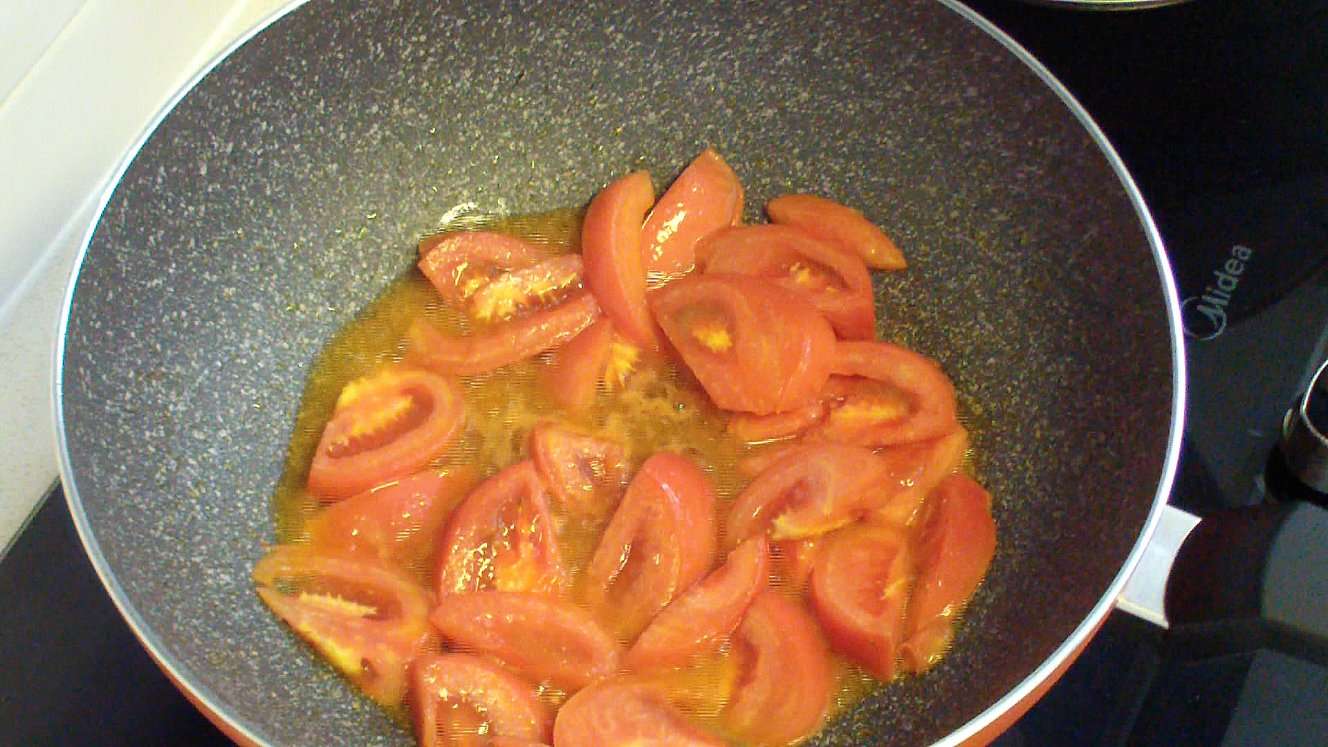 大厨分享番茄紫菜蛋花汤的家常做法，汤鲜味美，营养丰富，超简单