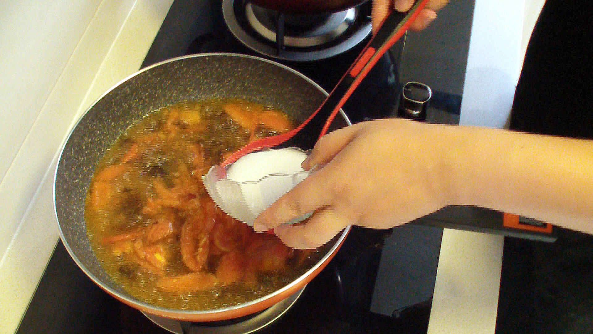 大厨分享番茄紫菜蛋花汤的家常做法，汤鲜味美，营养丰富，超简单