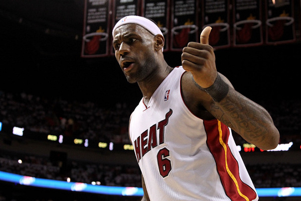 nba2011季后赛回放（经典：2011年热火VS公牛G4 韦德死磕罗斯 詹姆斯开心了！含录像）
