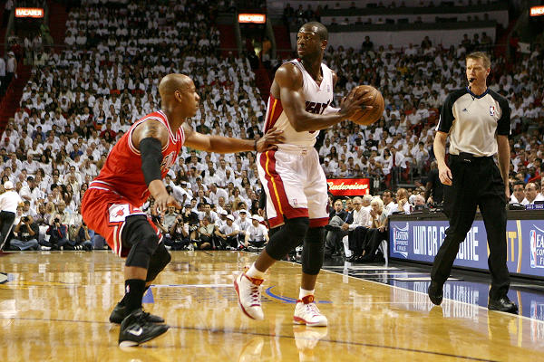 nba2011季后赛回放（经典：2011年热火VS公牛G4 韦德死磕罗斯 詹姆斯开心了！含录像）