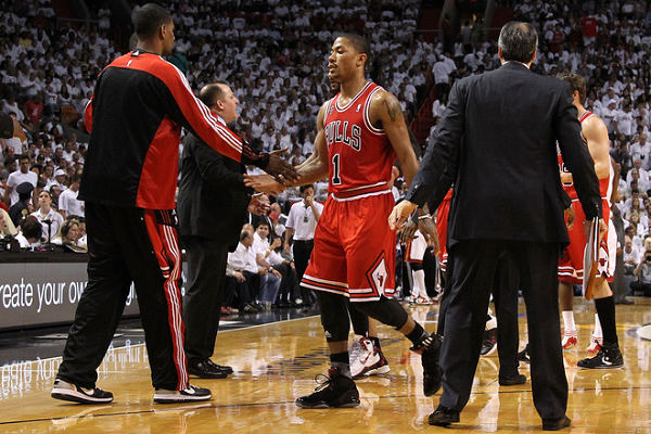 nba2011季后赛回放（经典：2011年热火VS公牛G4 韦德死磕罗斯 詹姆斯开心了！含录像）