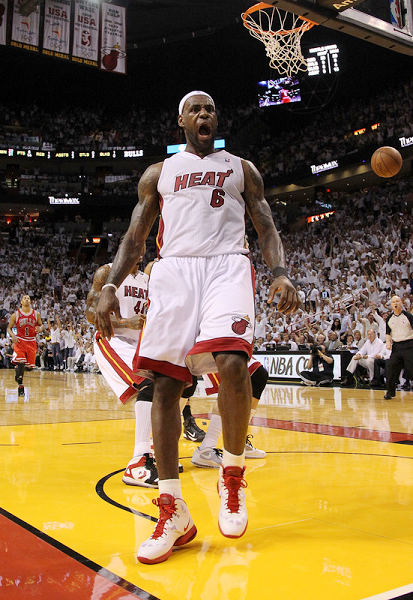 nba2011季后赛回放（经典：2011年热火VS公牛G4 韦德死磕罗斯 詹姆斯开心了！含录像）