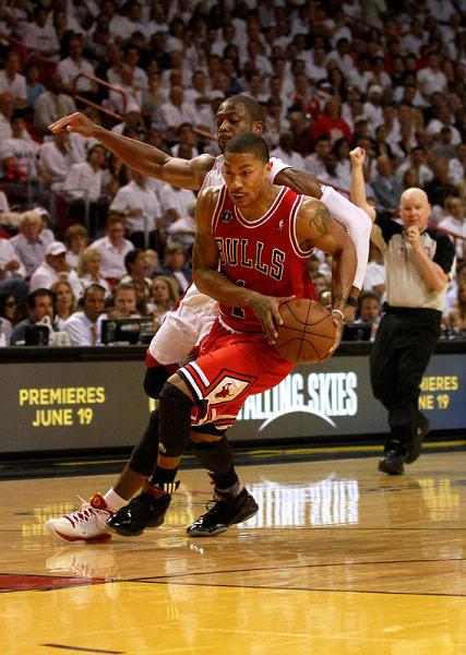 nba2011季后赛回放（经典：2011年热火VS公牛G4 韦德死磕罗斯 詹姆斯开心了！含录像）