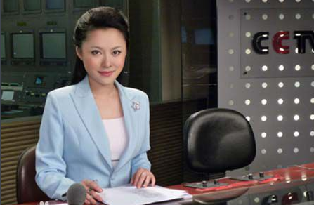 紫凝原名祝思凝,2001年,21岁的紫凝到中央电视台实习,她曾经主持过