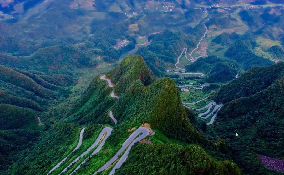 中国的“秋名山”赛道！45道拐，或成重庆又一网红景点！