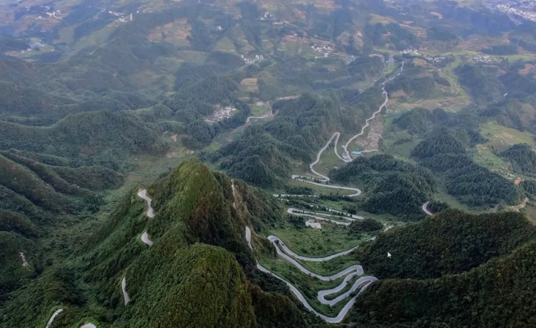 中国的“秋名山”赛道！45道拐，或成重庆又一网红景点！