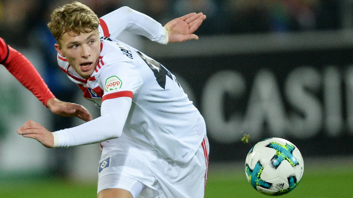 免签德国u21中场贝克尔(天才少年拒绝拜仁十倍年薪留汉