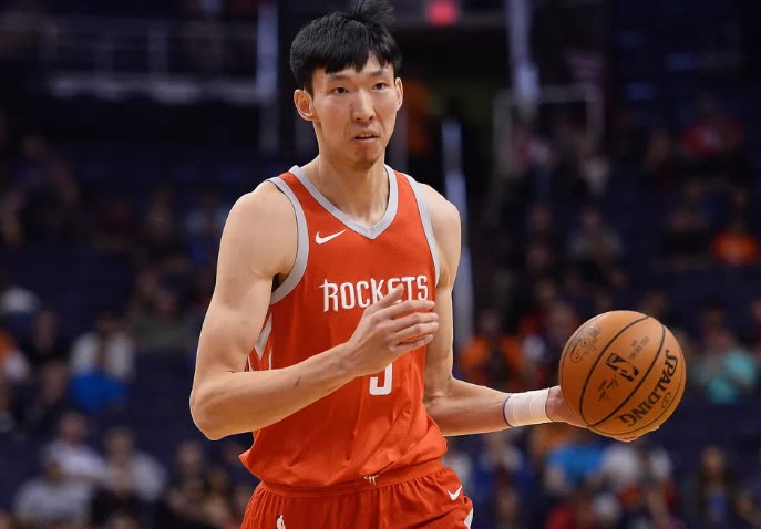 nba球星罚球为什么会旋球(周琦暴露一投篮问题？技术动作不够细腻，这个毛病该不该纠正？)