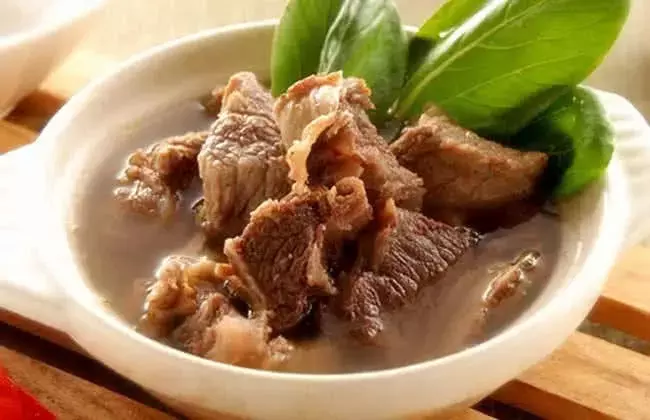 想要把牛肉洗干净、去味真难，洗牛肉、去味技巧，从没做对过