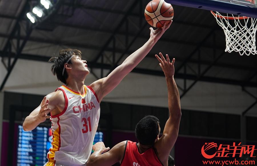 亚运会男篮四分之一决赛中国98-63印尼