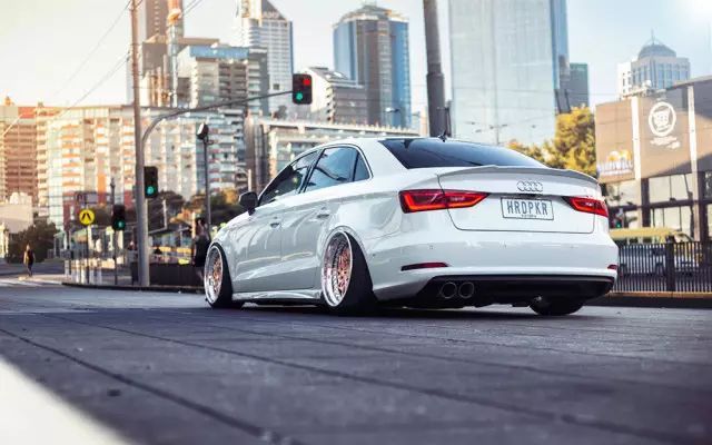 放弃“西装暴徒”称号的小萌宠 奥迪A3秒变奥迪S3