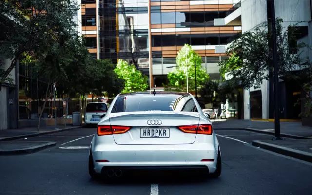 放弃“西装暴徒”称号的小萌宠 奥迪A3秒变奥迪S3