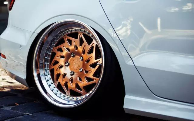 放弃“西装暴徒”称号的小萌宠 奥迪A3秒变奥迪S3