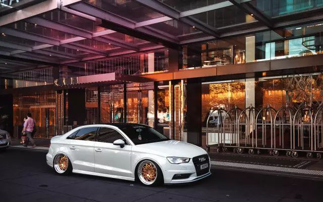 放弃“西装暴徒”称号的小萌宠 奥迪A3秒变奥迪S3