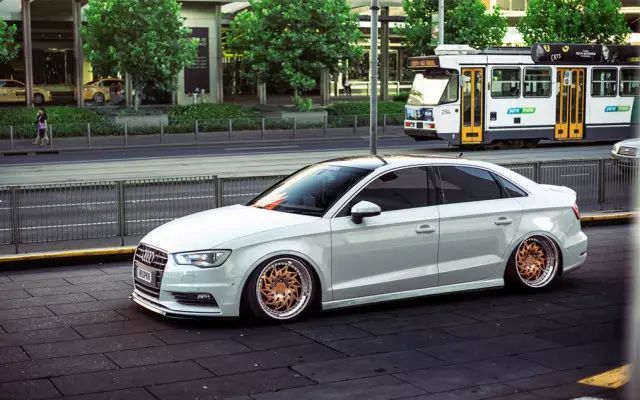 放弃“西装暴徒”称号的小萌宠 奥迪A3秒变奥迪S3