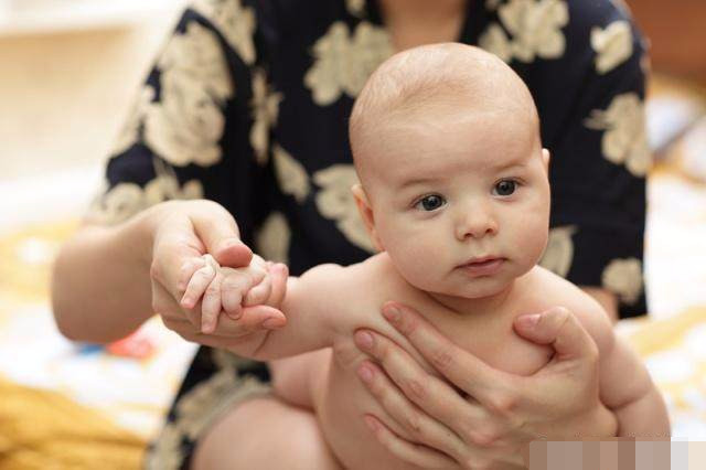 还在用“湿巾”给宝宝擦屁屁吗？很多新手妈妈都搞错了！