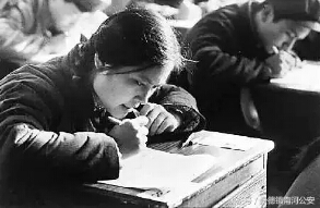 「高考往事」1977年高考数学卷，你能考多少？